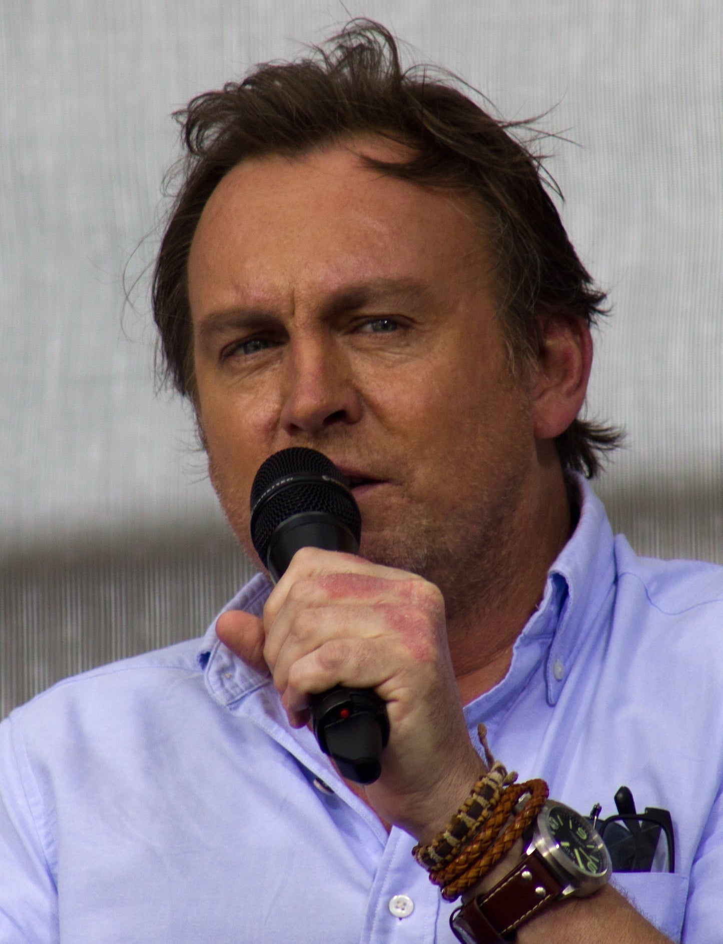 Philip Glenister Chatbot - Socialdraft